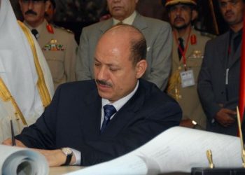 رئيس مجلس القيادة اليمني يدعم الهدنة الإنسانية في اليمن .. ويعيّن مديراً لمكتبه