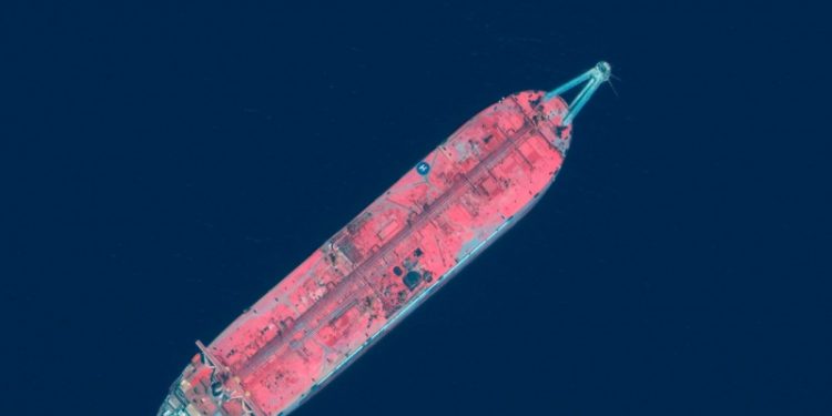 مؤتمر في لاهاي لإنهاء كارثة عائمة قبالة اليمن