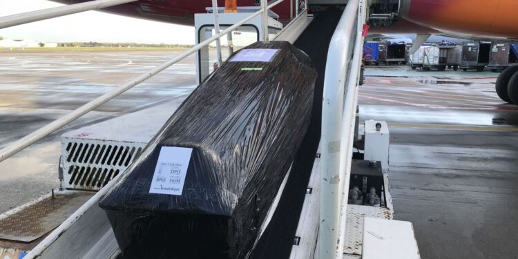 الجزائر تتكفل بنقل جثامين مواطنيها المتوفين في الخارج لدفنها في بلادها