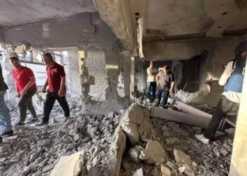 رئيس الوزراء الفلسطيني يتعهد ببناء المنازل التي يهدمها الاحتلال