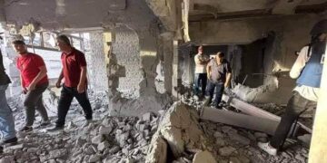 رئيس الوزراء الفلسطيني يتعهد ببناء المنازل التي يهدمها الاحتلال