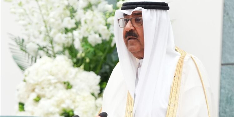 ولي عهد الكويت يدعو البرلمان للتعاون مع الحكومة وإزالة “الاحتقان”
