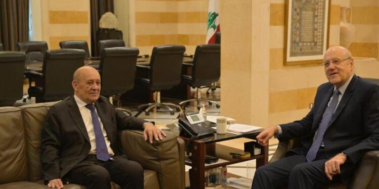 بالدرجة الأولى الحل يأتي من اللبنانيين.. لودريان يلتقي ميقاتي في إطار بحث الأزمة اللبنانية