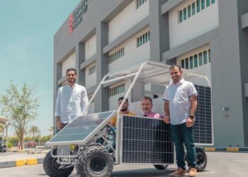 طلبة جامعة البحرين للتكنولوجيا (UTB) يبتكرون سيارة تعمل بالطاقة الشمسية