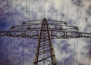 ضغط قياسي على شبكات الكهرباء.. الدول العربية أمام تحديات صعبة