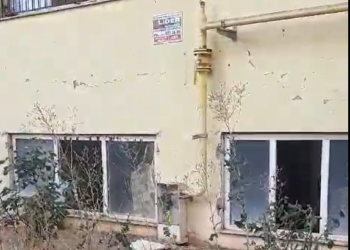 تسرب غاز من مبنى متضرر بشكل كبير بسبب زلزال 6 شباط في غازي عنتاب التركية